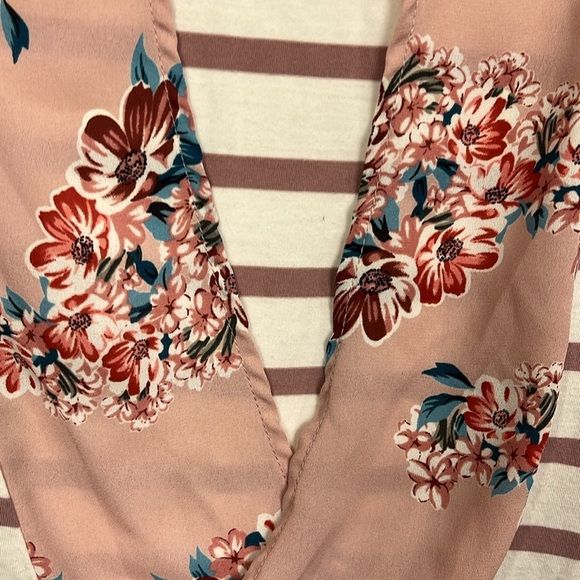 White Birch Womens Jersey Top M Cream Mauve Stripes Floral Print Criss/Cross EUC - Picture 6 of 9